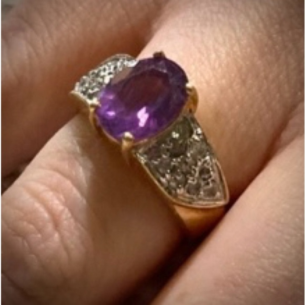 Vintage Ring - Picture 2 of 3